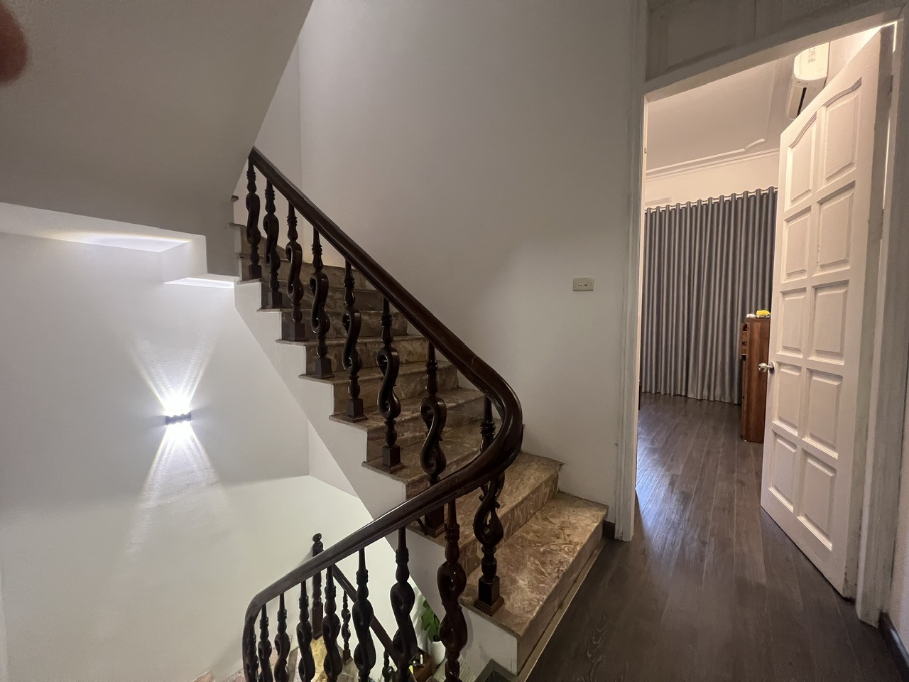 Cho thuê nhà riêng với sân vườn rộng, tổng 260m2, 4PN tại Đặng Thai Mai, Tây Hồ 3