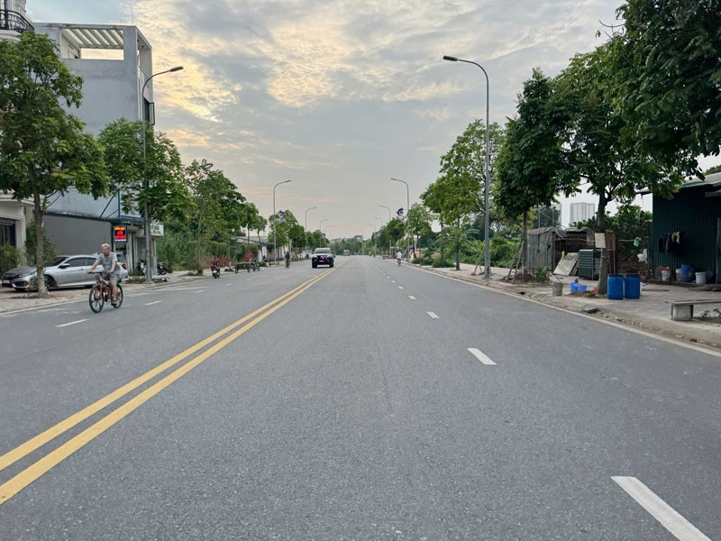 Bán gấp đất đấu giá Cự Khối 120m2, đường 25m, view công viên, tiện ích đầy đủ, giá tốt 2