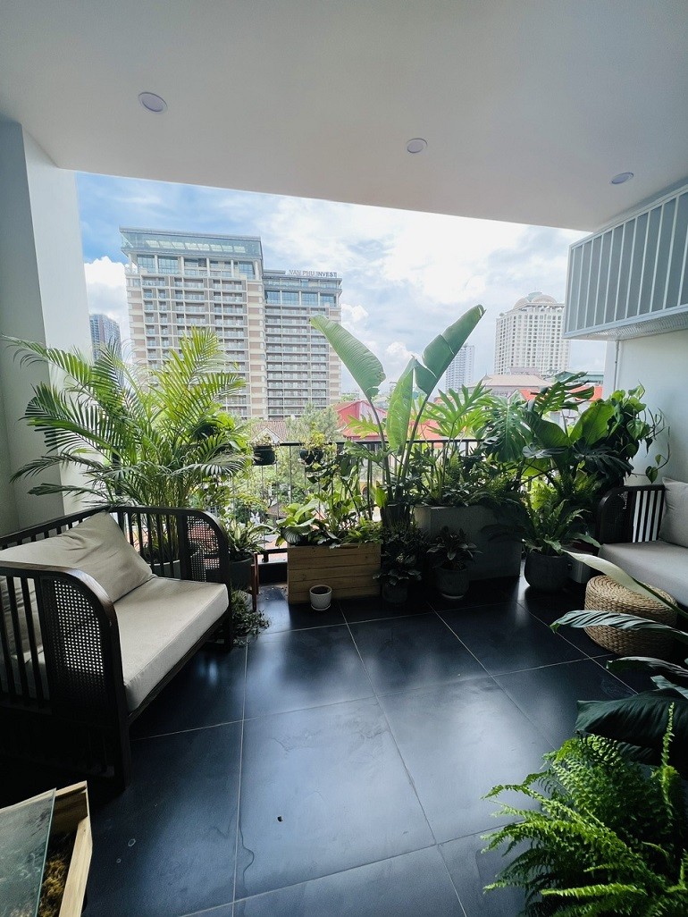 Cho thuê căn hộ thông tầng với ban công sân vườn, tổng 190m2, 3PN tại Xuân Diệu, Tây Hồ