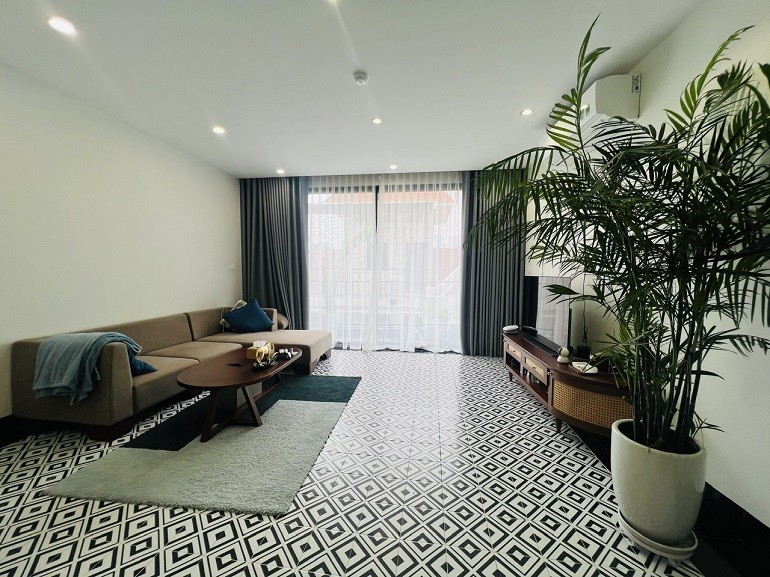 Cho thuê căn hộ thông tầng với ban công sân vườn, tổng 190m2, 3PN tại Xuân Diệu, Tây Hồ 2