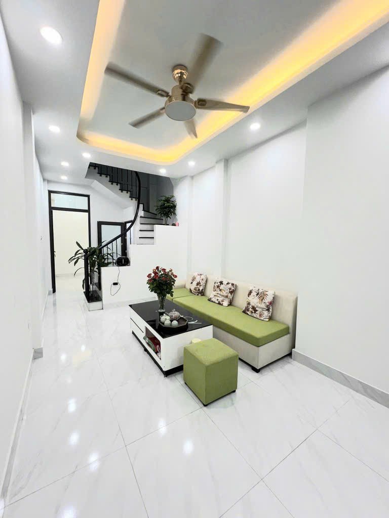 Bán Nhà Tân Mai Ô Tô Đỗ Cửa 45m 2 Tầng 3 Ngủ Giá 4.28 Tỷ Sổ Đỏ Chính Chủ
