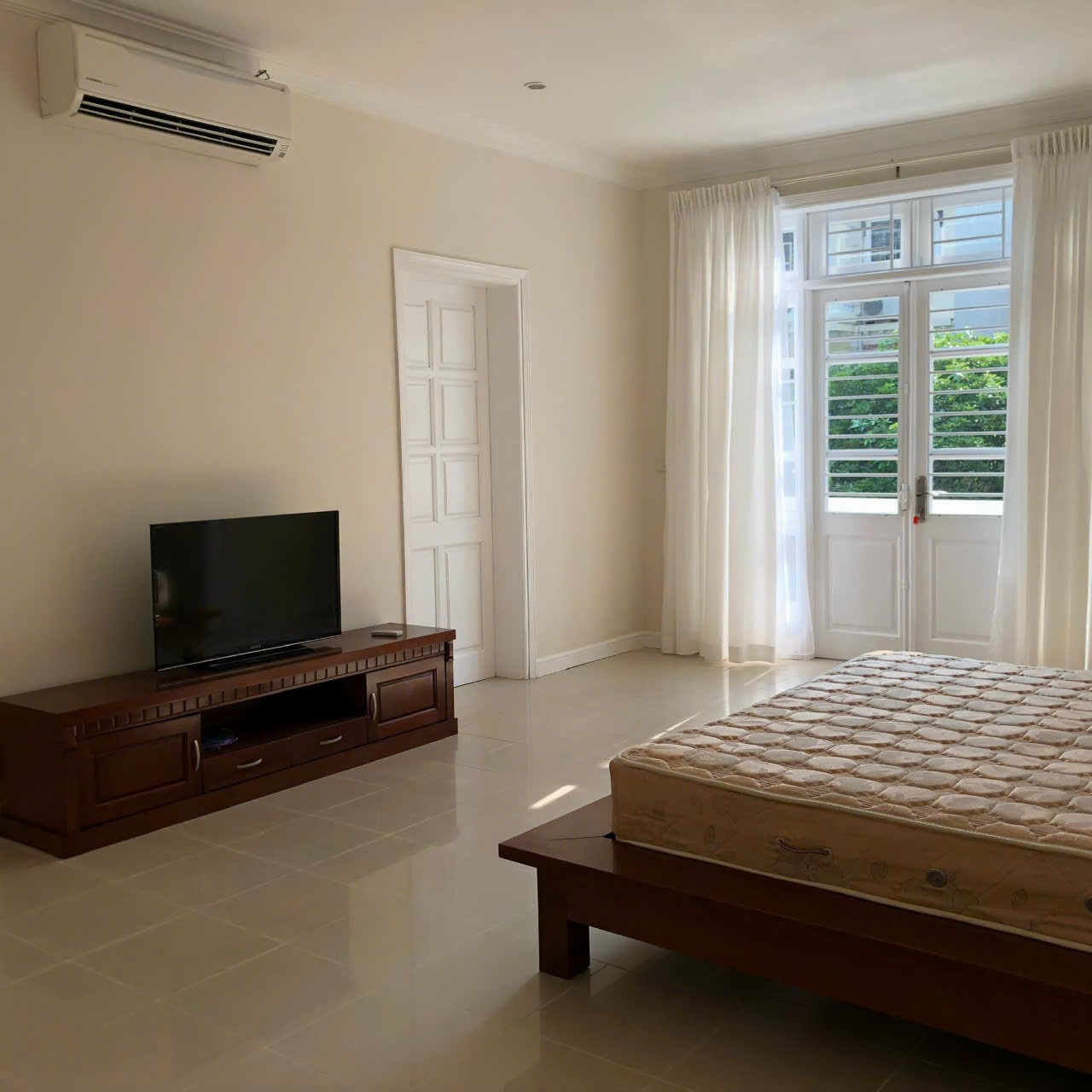 Bán BT Song lập 180m2 gần trường Singapore, khu ở yên tĩnh trong Ciputra. Giá 64 tỷ. 3