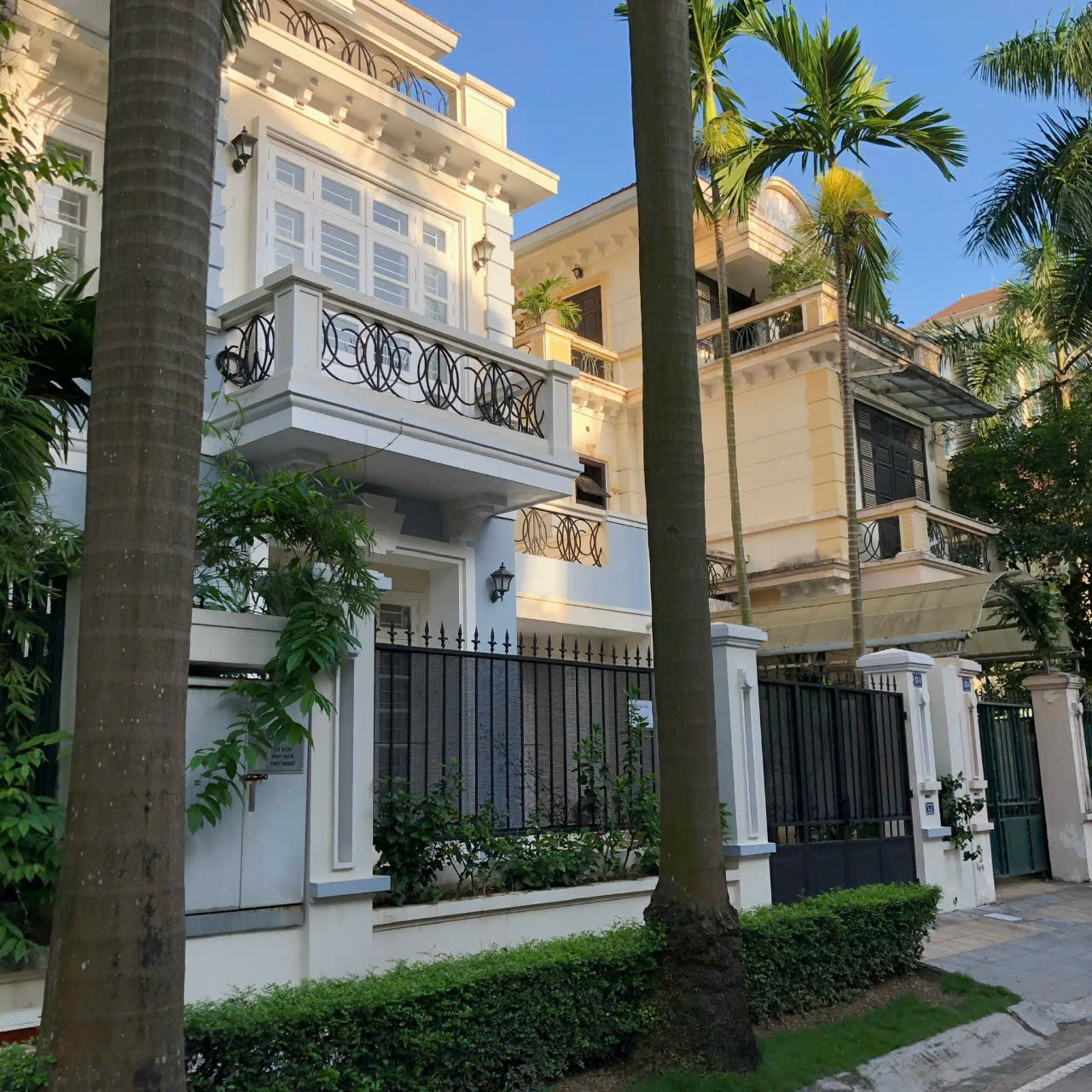 Bán BT Song lập 180m2 gần trường Singapore, khu ở yên tĩnh trong Ciputra. Giá 64 tỷ.