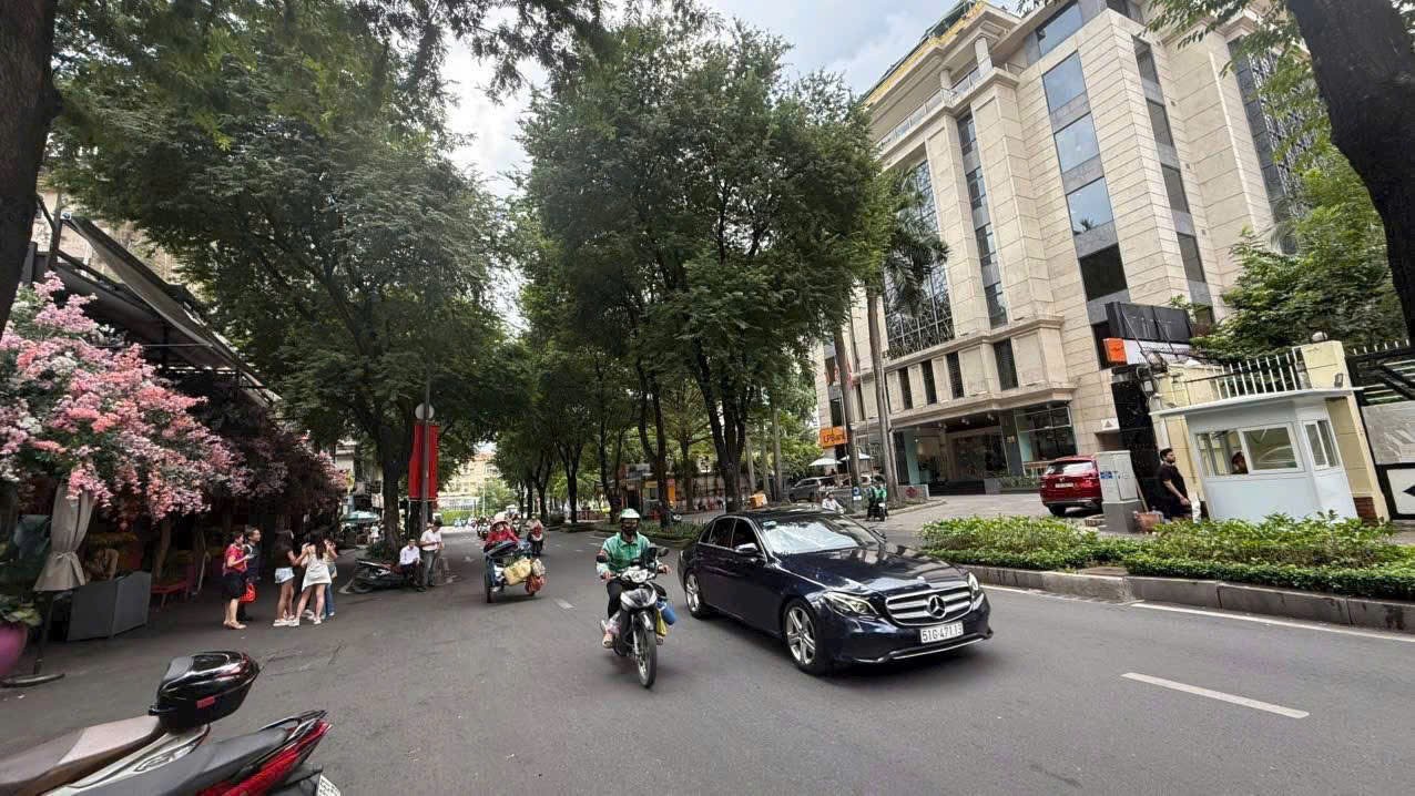 Cho thuê Văn phòng Quận 1, Hồ Chí Minh, Diện tích 600m², Giá Thương lượng 3