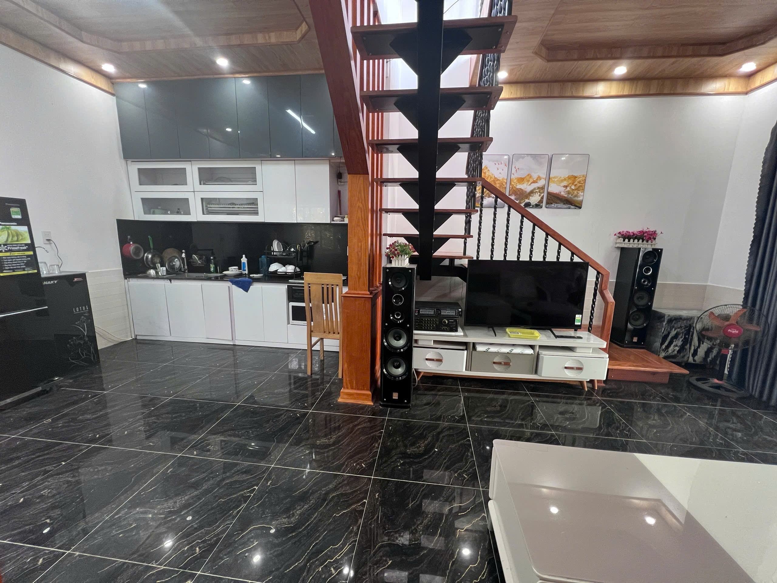 CHO THUÊ NHÀ HẺM Ô TÔ ĐƯỜNG 3 THÁNG TƯ P3 ĐÀ LẠT - 3PN FULL NỘI THẤT, SÂN ĐẬU XE 4