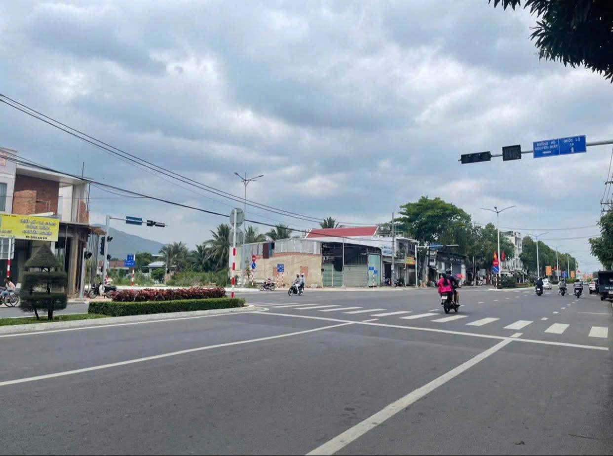 Bán nhà mặt tiền kinh doanh đường 23/10 Vĩnh Trung Nha Trang. 2