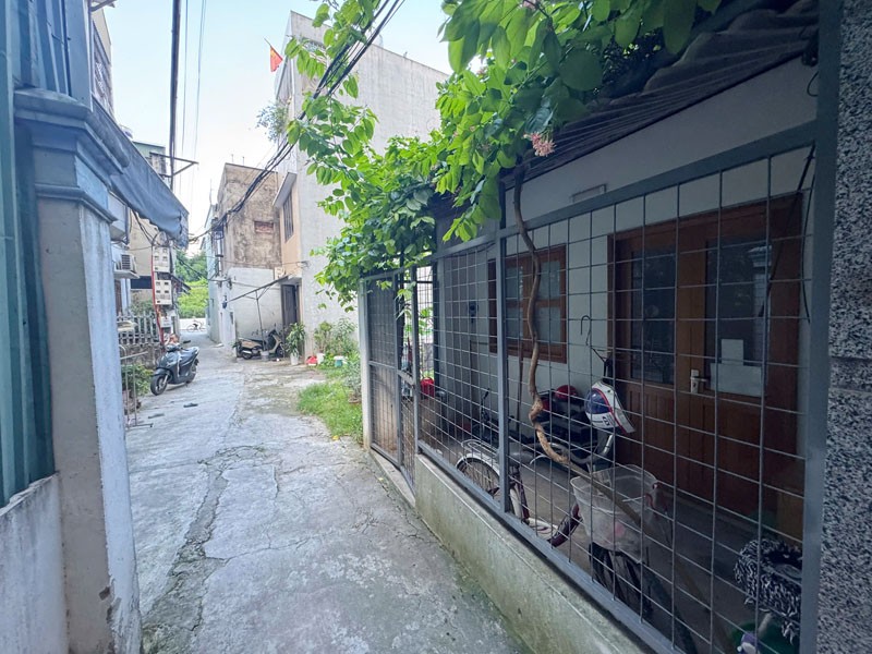 Cần bán 35,5m2 nhà C4, tổ 1 Phúc Lợi. Cách 30m ra đường Đê Vàng, ô tô đỗ tránh thoải mái 6