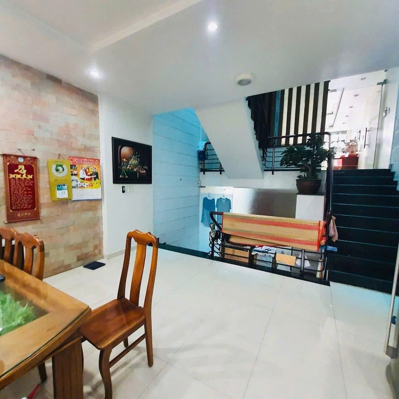 Cần bán Nhà mặt tiền Phường Phước Long B, Quận 9, Diện tích 135m², Giá 018 Tỷ