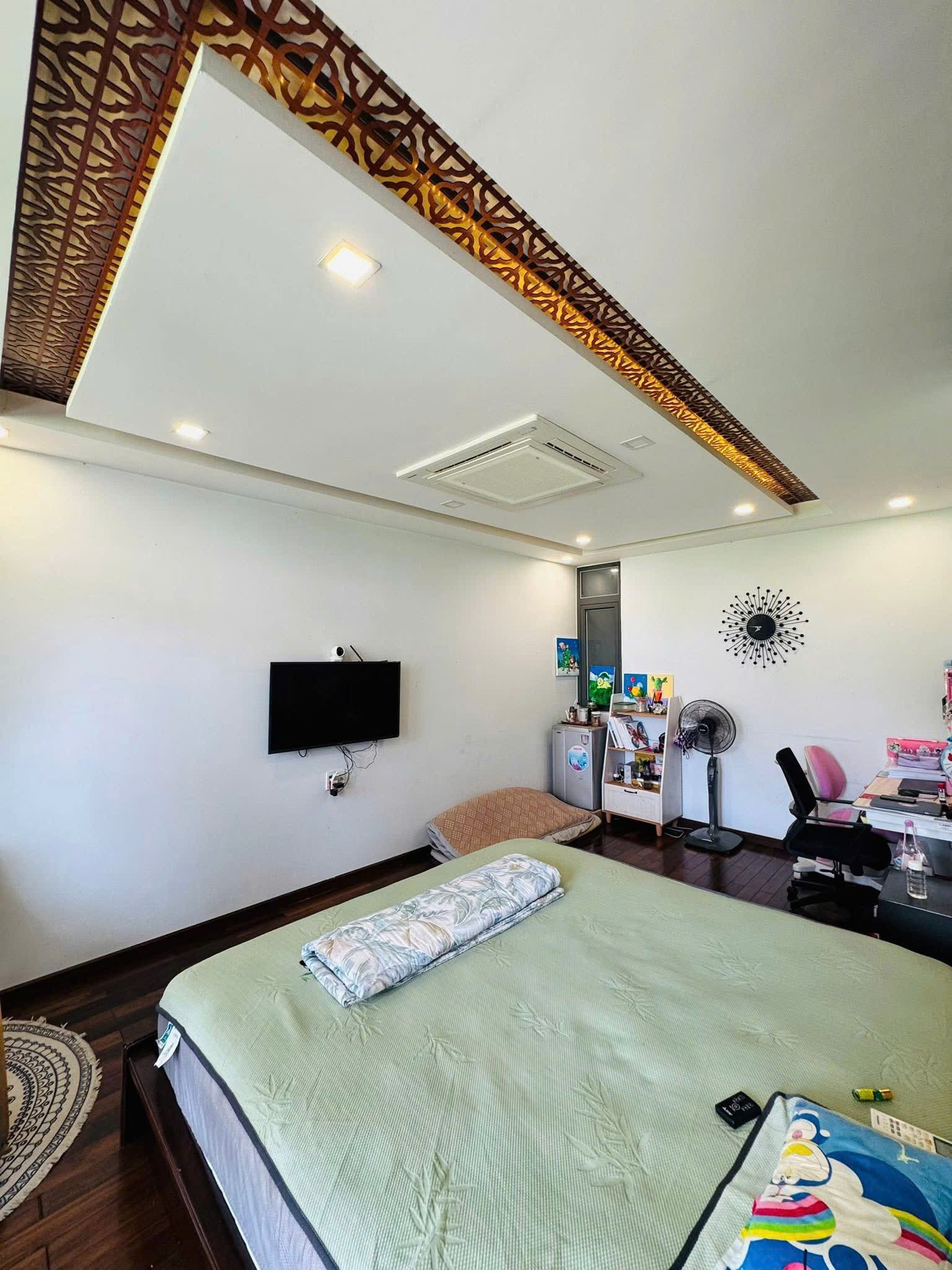 Cần bán Nhà mặt tiền Phường Phú Hữu, Quận 9, Diện tích 162m², Giá 21 Tỷ 2