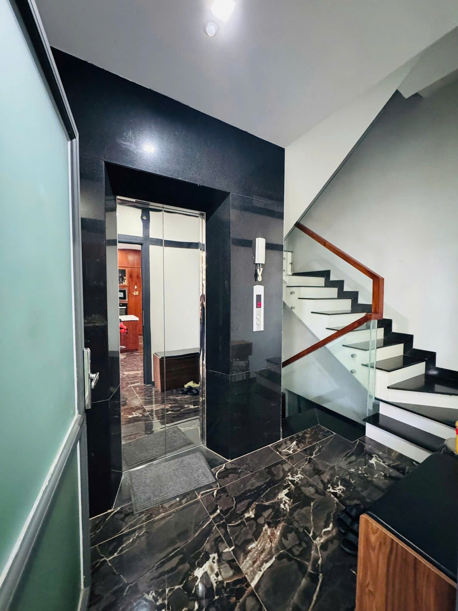 Cần bán Nhà mặt tiền Phường Phú Hữu, Quận 9, Diện tích 162m², Giá 21 Tỷ 4