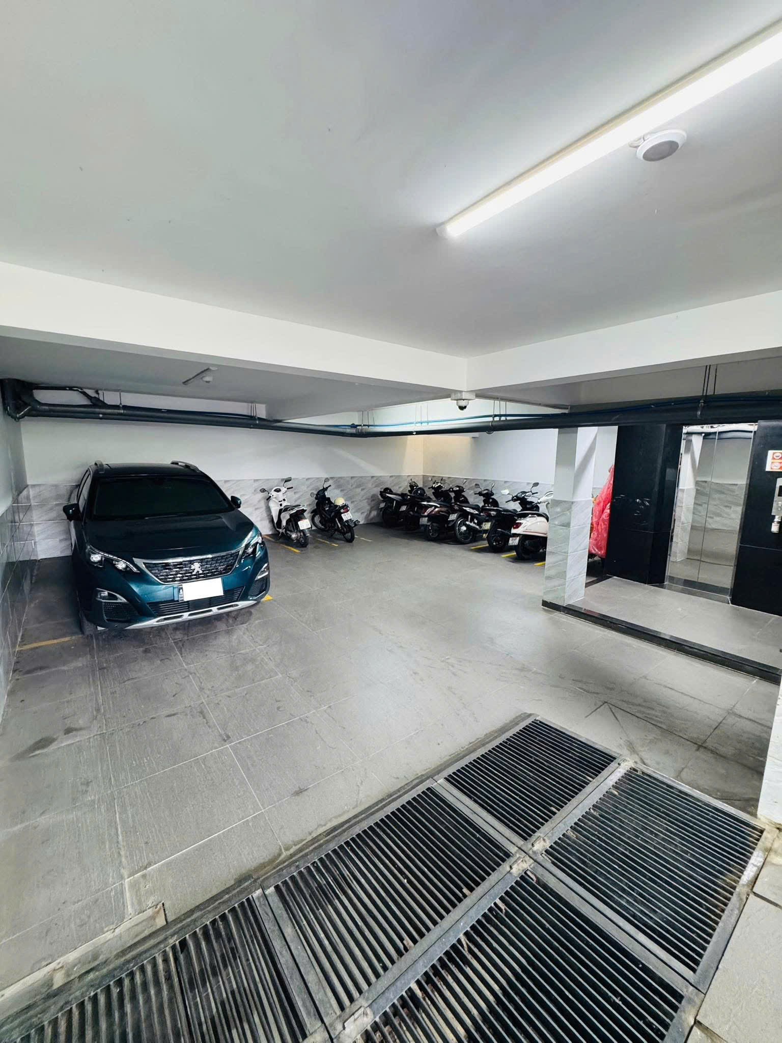 Cần bán Nhà mặt tiền Phường Phú Hữu, Quận 9, Diện tích 162m², Giá 21 Tỷ 11