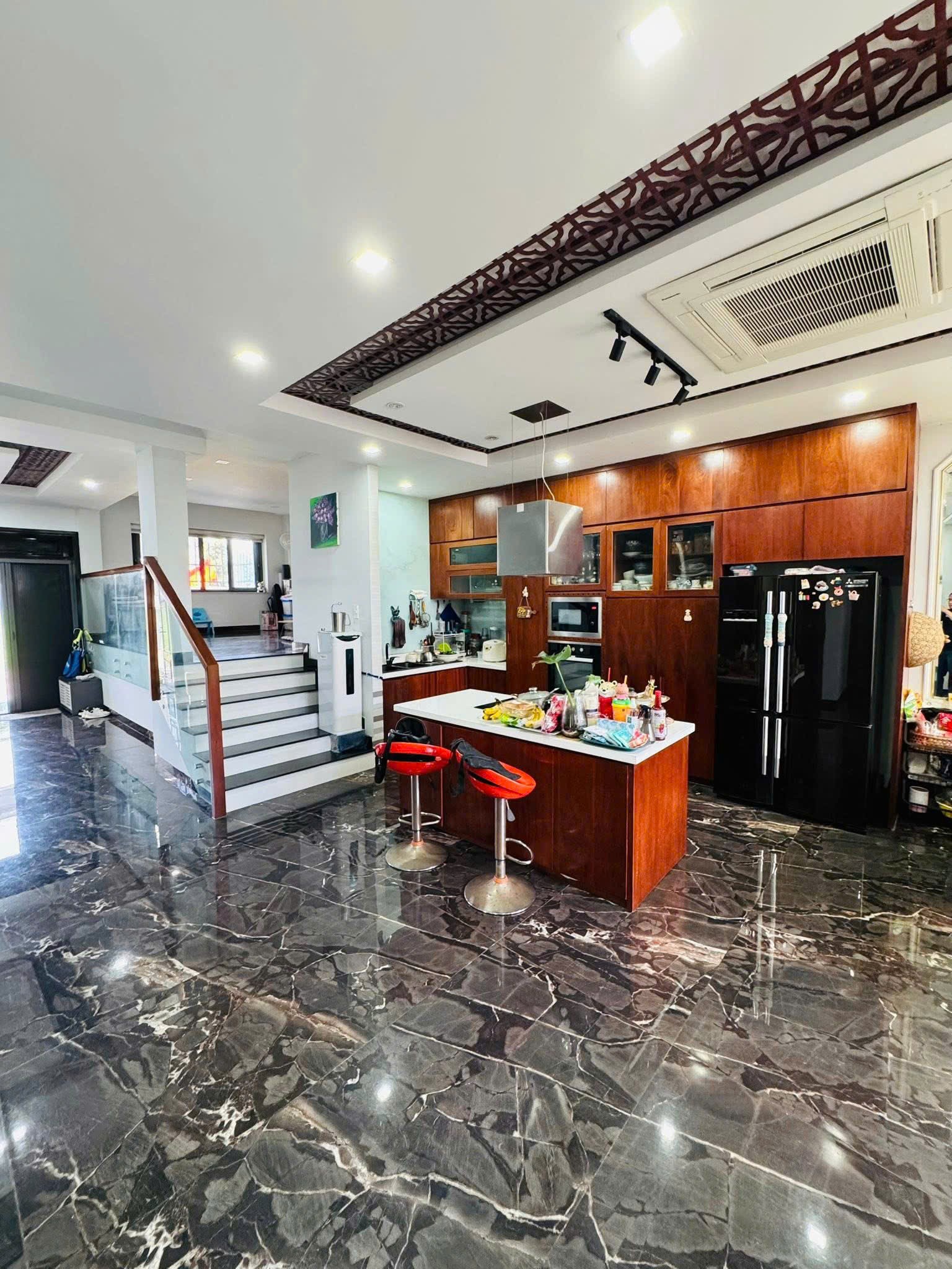 Cần bán Nhà mặt tiền Phường Phú Hữu, Quận 9, Diện tích 162m², Giá 21 Tỷ 7