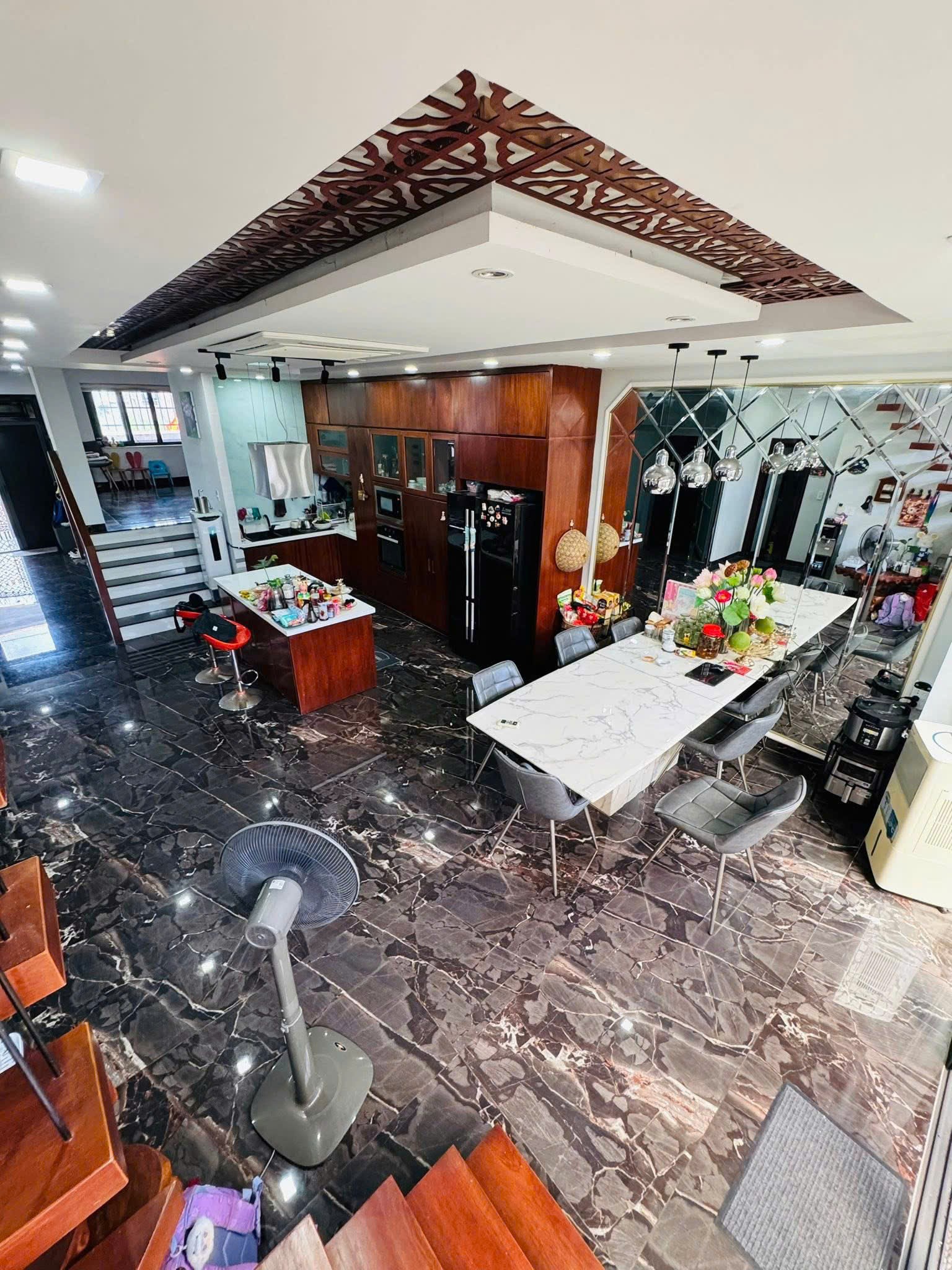 Cần bán Nhà mặt tiền Phường Phú Hữu, Quận 9, Diện tích 162m², Giá 21 Tỷ 8