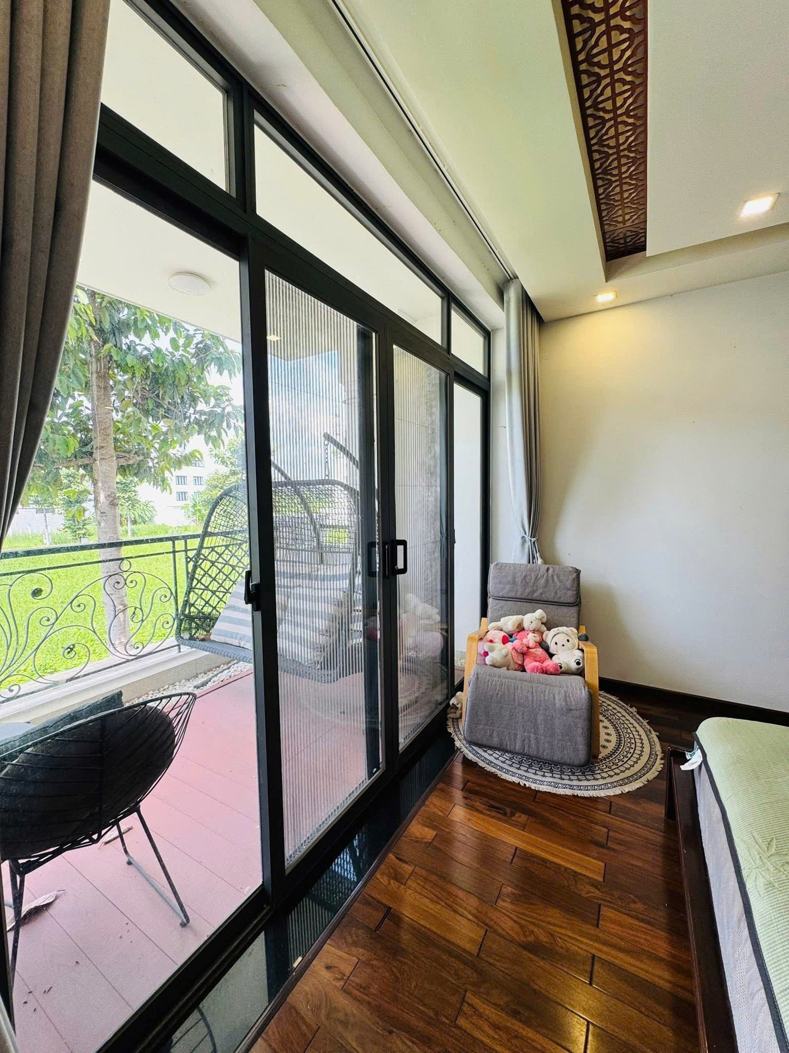 Cần bán Nhà mặt tiền Phường Phú Hữu, Quận 9, Diện tích 162m², Giá 21 Tỷ 3
