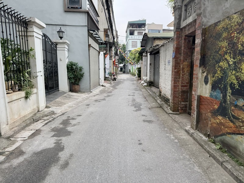 Bán 57,5m2 nhà cấp 4, hai mặt ngõ, cách 50m ra vòng xuyến Ngô Gia Tự. Vị trí trung tâm Long Biên