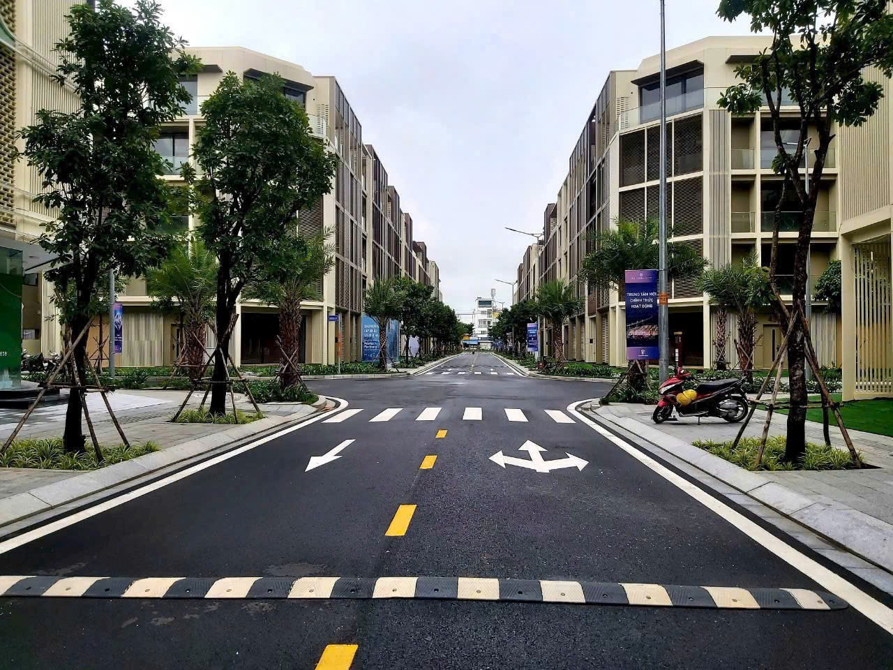 Cho thuê Nhà mặt tiền Phường An Phú, Quận 2, Diện tích 346m², Giá Thương lượng 4