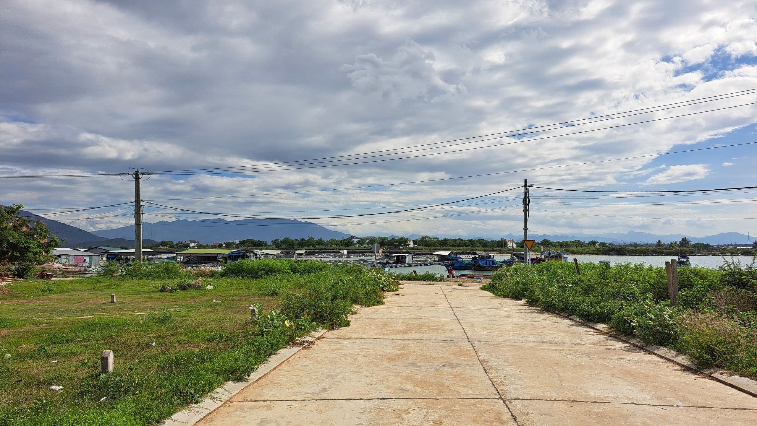 bán 122m full thổ nằm gần biển giá chỉ hơn 10tr Ninh Hải Ninh Hòa 0985451850