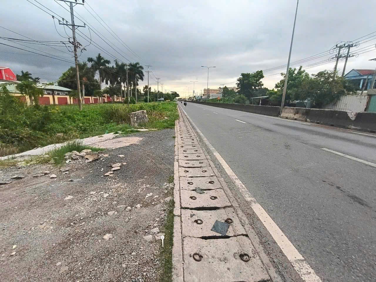 1180m2 thổ cư mặt tiền tỉnh lộ 824 xã Lương Bình, Bến Lức, Long An giá 14 tỷ 2