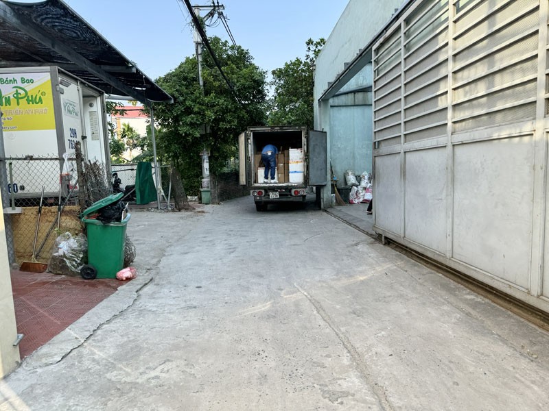 Cần bán 65,7m2 đất đầu đường Hạ Trại, Cự Khối. Đường thông ô tô, ngay gần hồ điều hòa