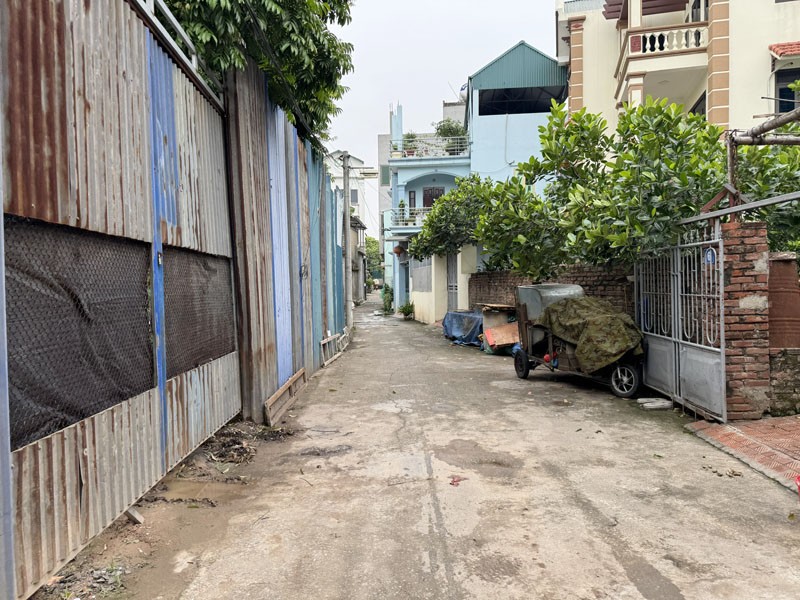 Cần bán 65,7m2 đất đầu đường Hạ Trại, Cự Khối. Đường thông ô tô, ngay gần hồ điều hòa 3