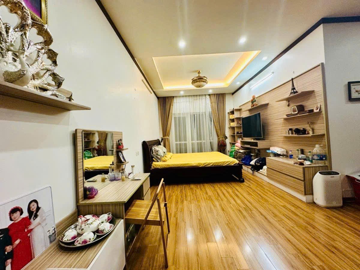 Cần bán Nhà mặt tiền đường Lạc Long Quân, Phường Nhật Tân, Diện tích 110m², Giá 33 Tỷ 2