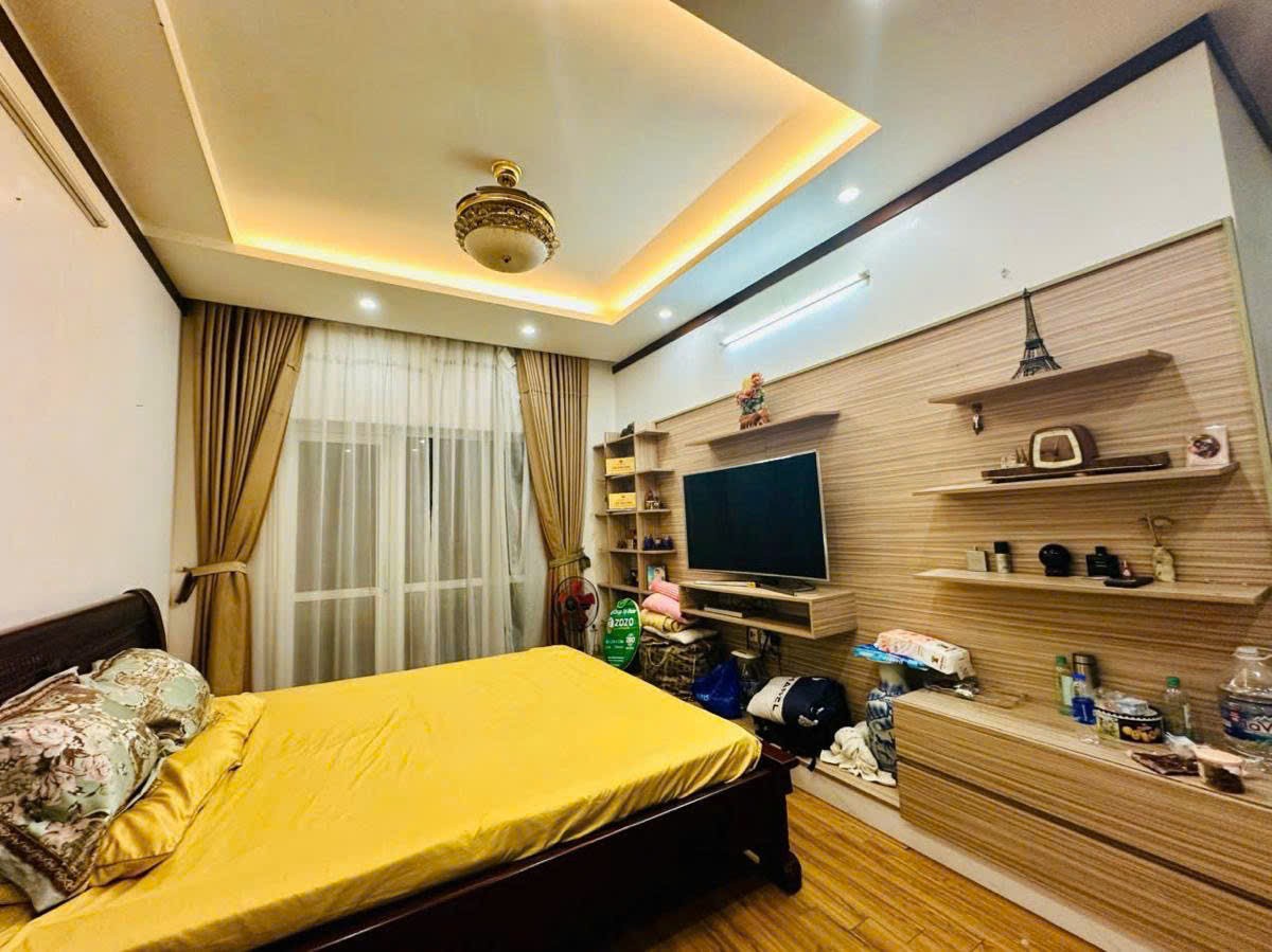Cần bán Nhà mặt tiền đường Lạc Long Quân, Phường Nhật Tân, Diện tích 110m², Giá 33 Tỷ 3
