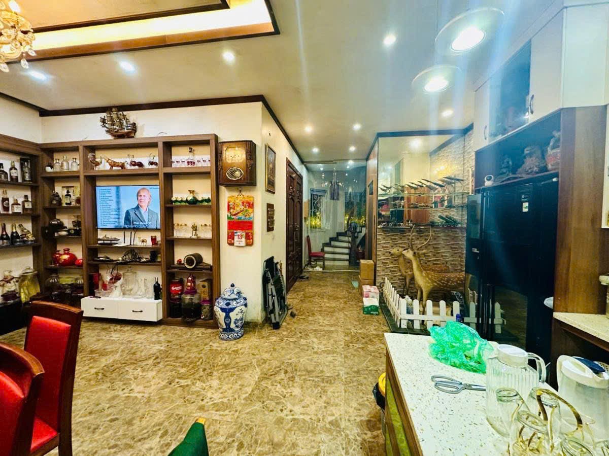 Cần bán Nhà mặt tiền đường Lạc Long Quân, Phường Nhật Tân, Diện tích 110m², Giá 33 Tỷ 6