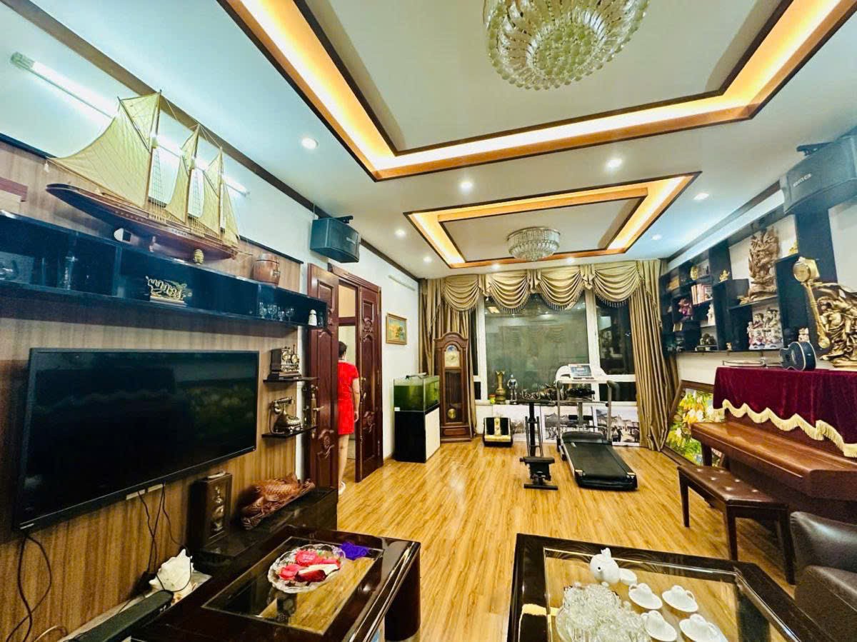 Cần bán Nhà mặt tiền đường Lạc Long Quân, Phường Nhật Tân, Diện tích 110m², Giá 33 Tỷ 8