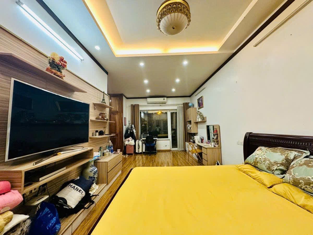 Cần bán Nhà mặt tiền đường Lạc Long Quân, Phường Nhật Tân, Diện tích 110m², Giá 33 Tỷ 11