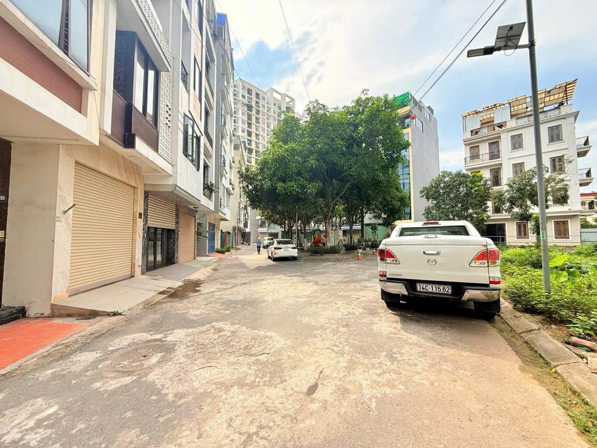 Cần bán Nhà mặt tiền đường Lạc Long Quân, Phường Nhật Tân, Diện tích 110m², Giá 33 Tỷ 17