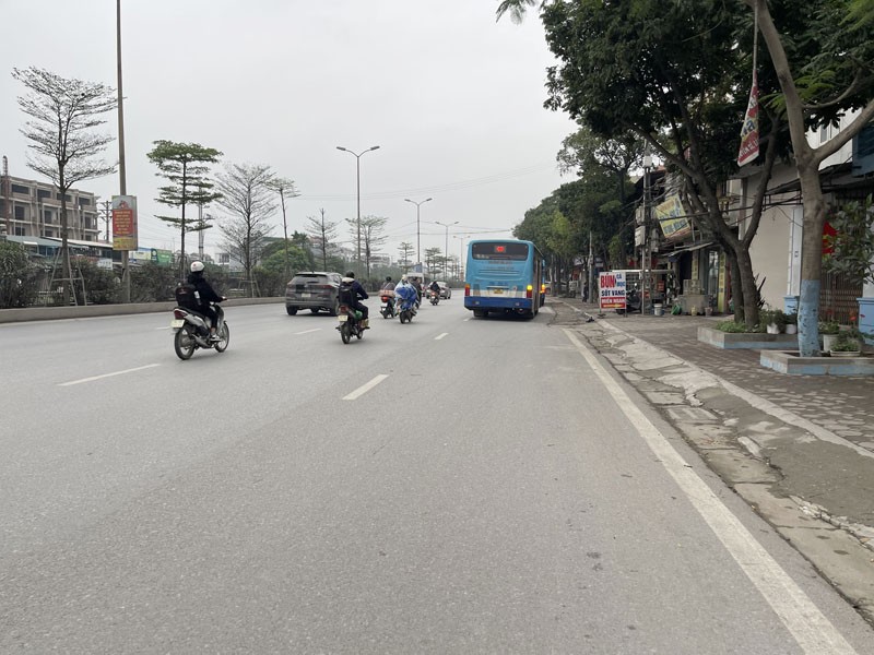Cho thuê lâu dài 200m2 nhà 4 tầng mặt phố Nguyễn Đức Thuận (QL5A). Phù hợp văn phòng đại diện