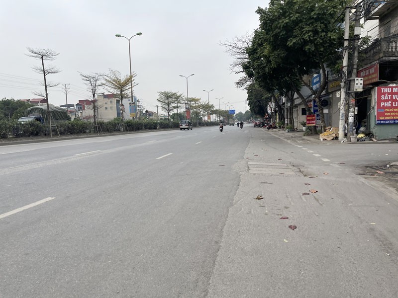 Cho thuê lâu dài 200m2 nhà 4 tầng mặt phố Nguyễn Đức Thuận (QL5A). Phù hợp văn phòng đại diện 3