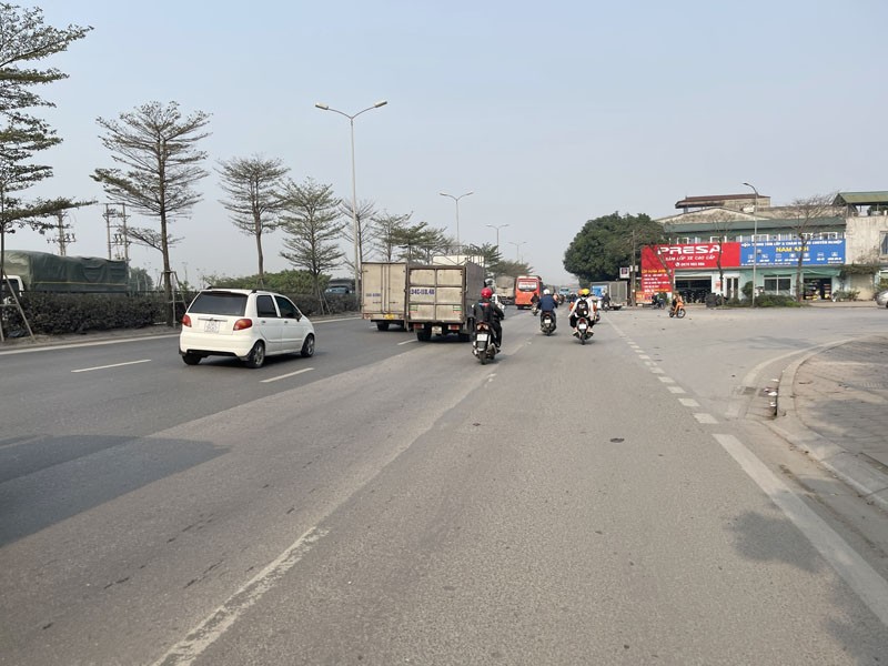 Cho thuê lâu dài 200m2 nhà 4 tầng mặt phố Nguyễn Đức Thuận (QL5A). Phù hợp văn phòng đại diện 5