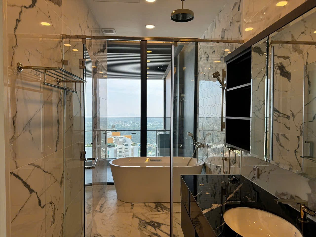 Cho thuê Căn hộ chung cư Phường Thảo Điền, Quận 2, Diện tích 350m², Giá Thương lượng