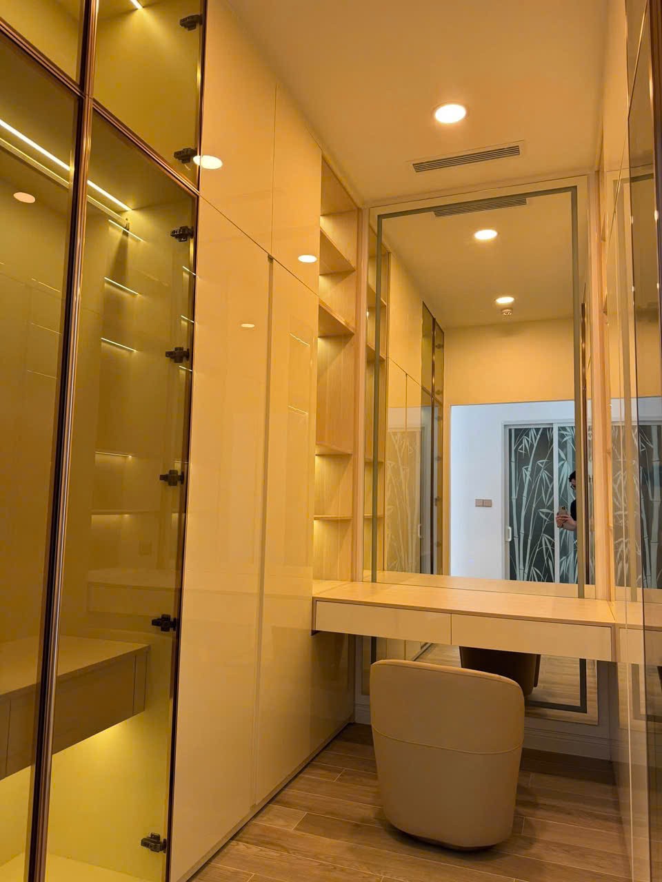 Cho thuê Căn hộ chung cư Phường Thảo Điền, Quận 2, Diện tích 350m², Giá Thương lượng 6