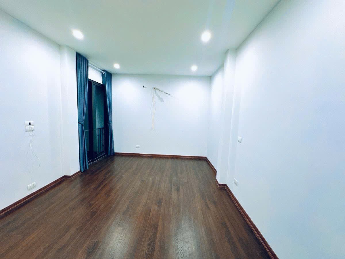 Cần bán Nhà mặt tiền đường Thái Thịnh, Phường Ngã Tư Sở, Diện tích 45m², Giá 21 Tỷ 4
