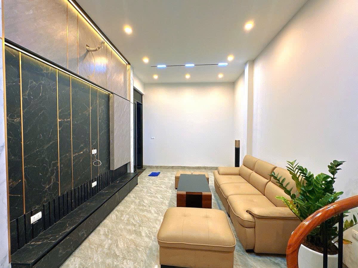 Cần bán Nhà mặt tiền đường Thái Thịnh, Phường Ngã Tư Sở, Diện tích 45m², Giá 21 Tỷ 7