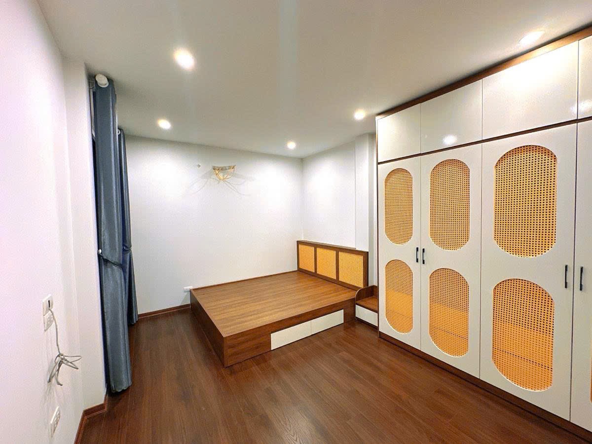 Cần bán Nhà mặt tiền đường Thái Thịnh, Phường Ngã Tư Sở, Diện tích 45m², Giá 21 Tỷ 8