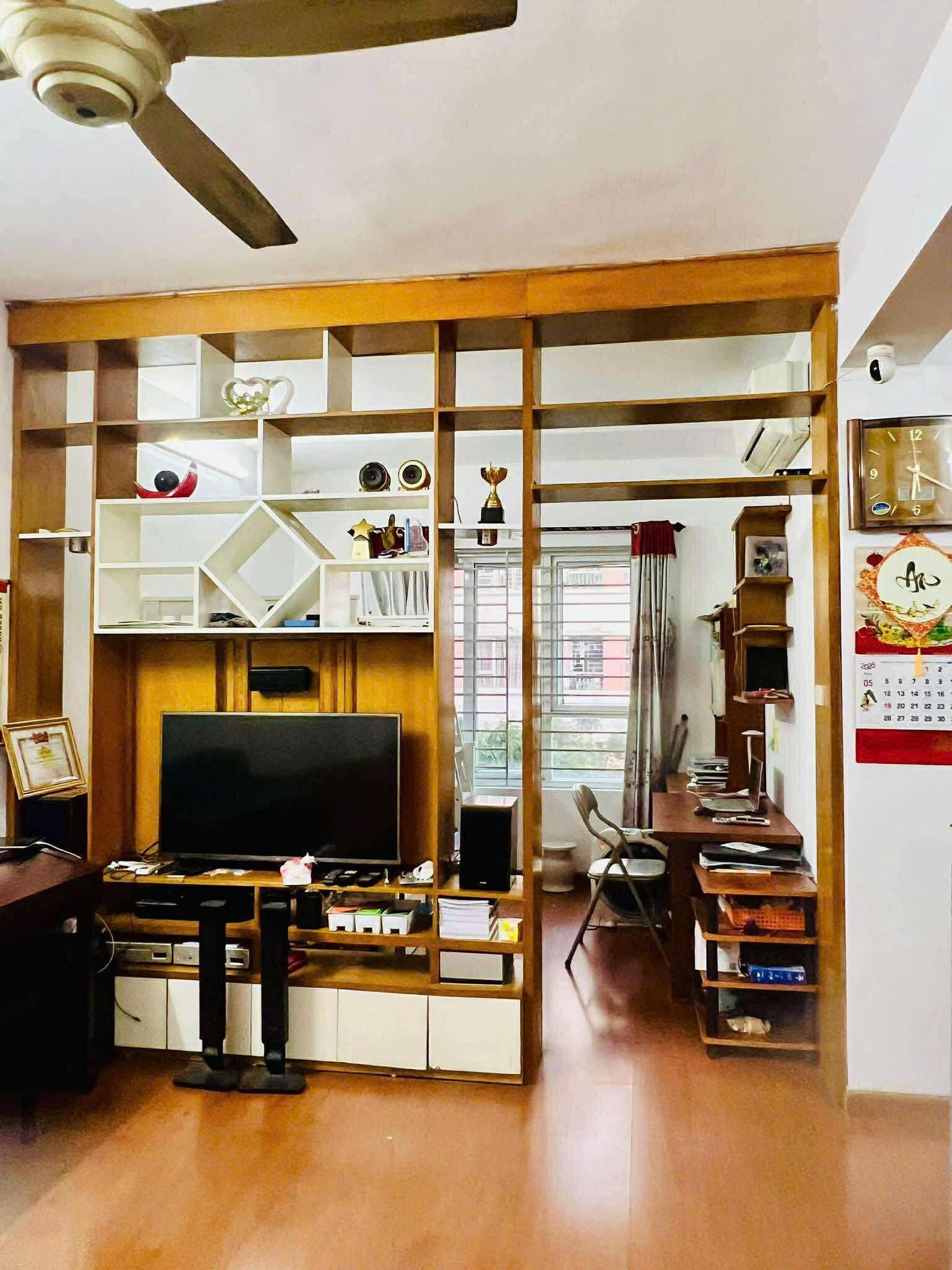 Bán căn hộ Đặng Xá, full đồ, ban công ĐN, giá nhỉnh 1.9 tỷ. LH: 0379483926 4