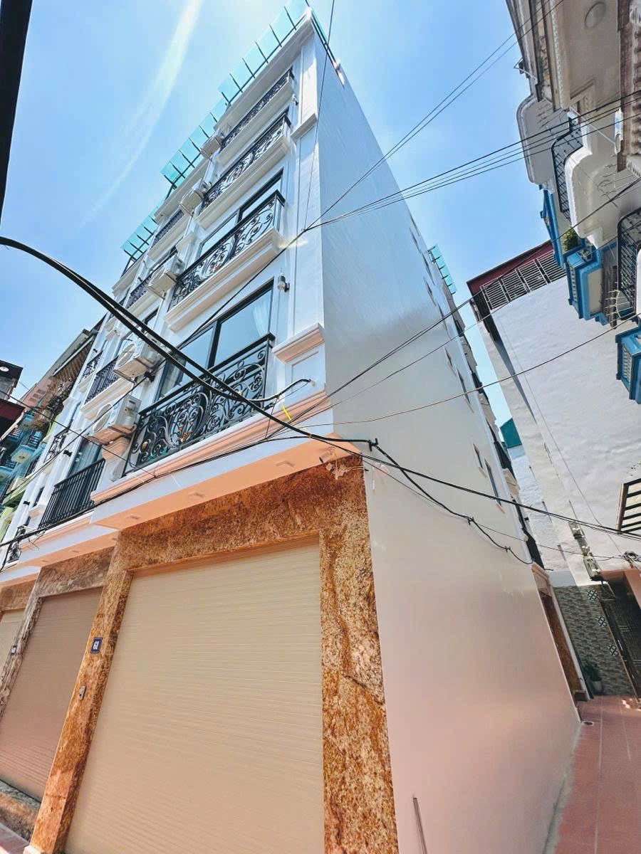 BÁN NHÀ MỚI XÂY 6 TẦNG THANG MÁY  NGÕ 68 CẦU GIẤY , LÔ GÓC , THIẾT KẾ HIỆN ĐẠI , GẦN PHỐ , Ở NGAY