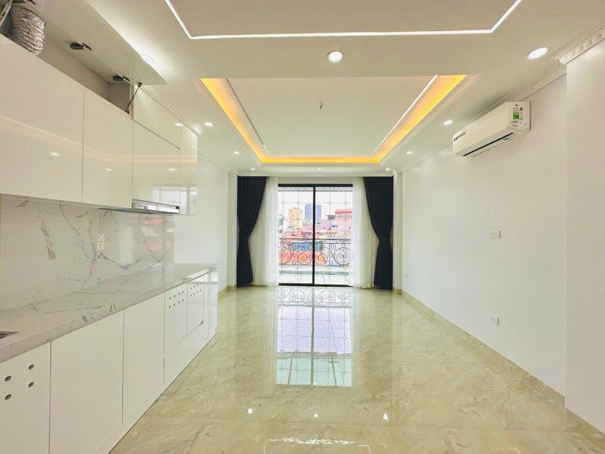 BÁN NHÀ MỚI XÂY 6 TẦNG THANG MÁY  NGÕ 68 CẦU GIẤY , LÔ GÓC , THIẾT KẾ HIỆN ĐẠI , GẦN PHỐ , Ở NGAY 2