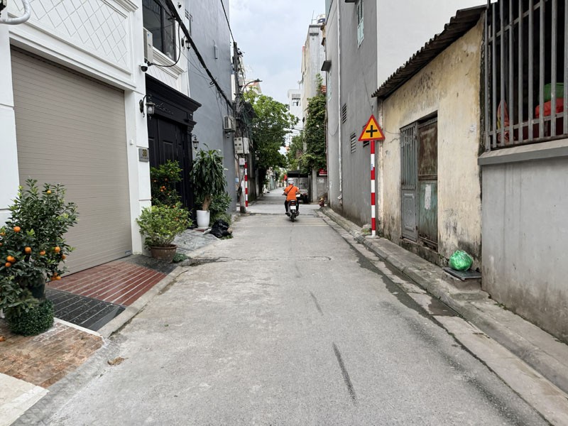 Bán 105m2 nhà cấp 4 tổ 7 Giang Biên. Đường ô tô tránh xe máy, gần hồ điều hòa, công viên & chợ 2
