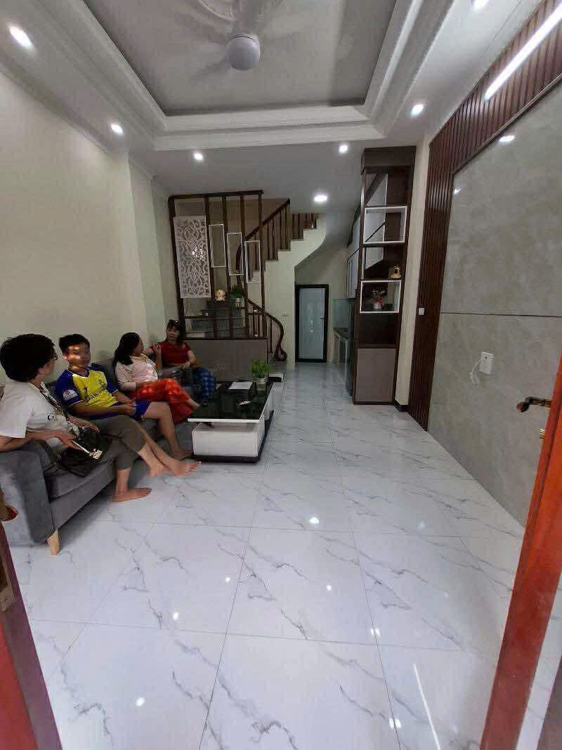 Bán Nhà Lĩnh Nam 32m 5 Tầng 4 Phòng Ngõ Thông Ô Tô Vào Nhà Sổ Đỏ 3