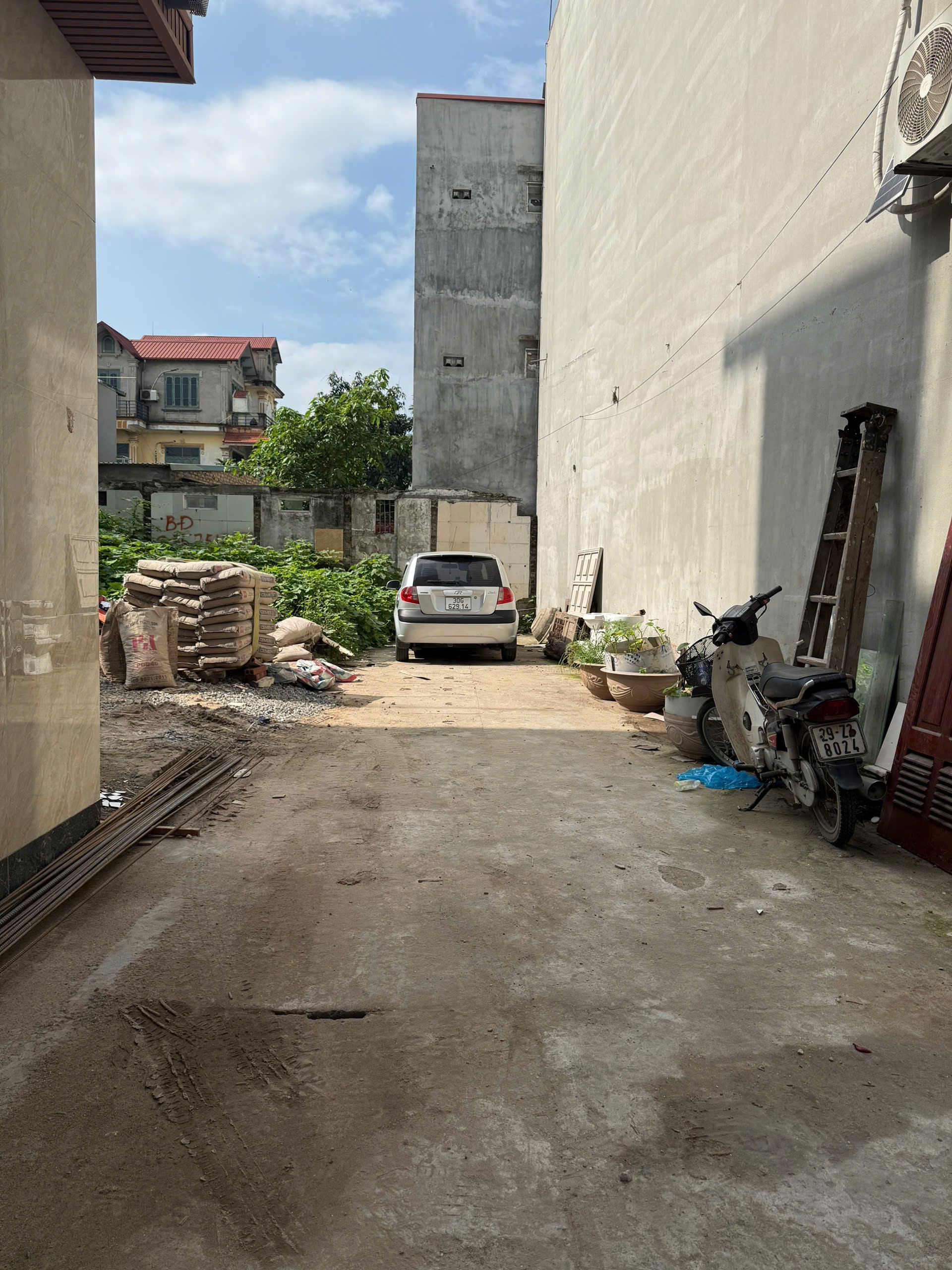 Chính chủ bán đất Phố Ngô Xuân Quảng, đường ô tô vào, giá nhỉnh 4 tỷ xíu. LH: 0379483926 2