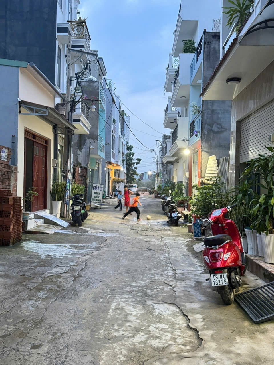 Nhà hẻm Bình Thành, Bình Hưng Hòa B, dt 56m2 3 lầu 4pn 4wc giá 5 tỷ 2