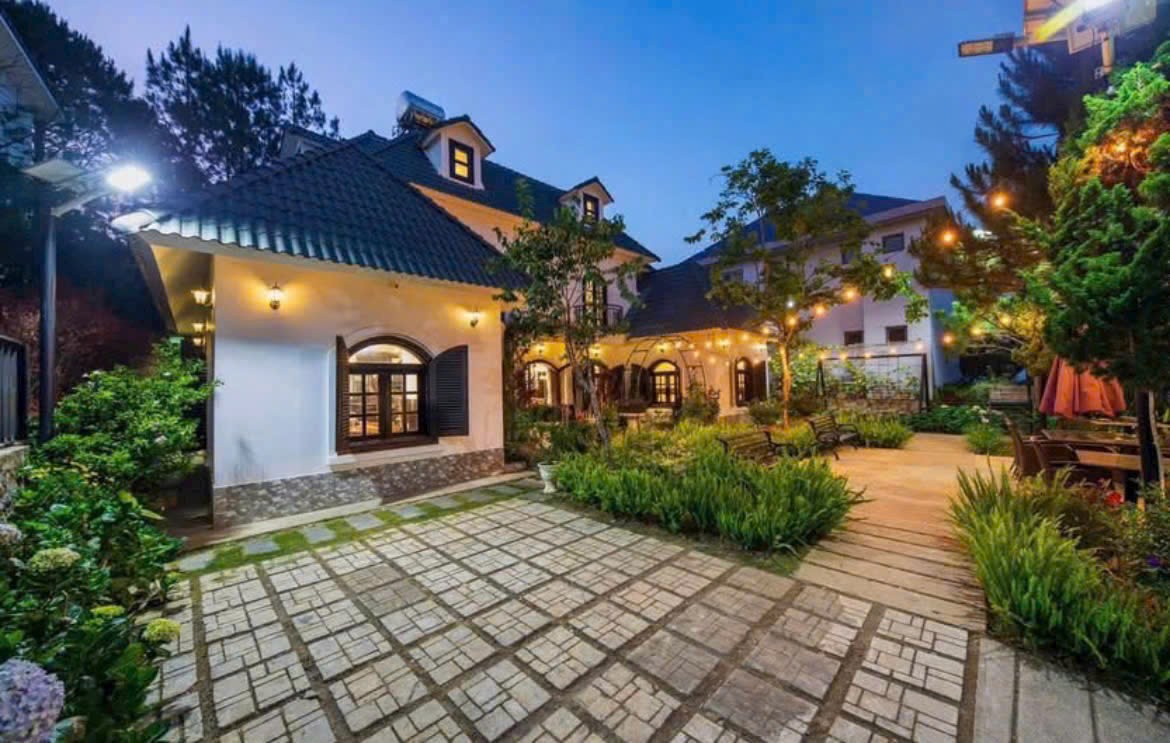 CHO THUÊ VILLA SÂN VƯỜN 4 PHÒNG NGỦ KDL NAM HỒ PHƯỜNG 11 TP ĐÀ LẠT 30TR/THÁNG 2