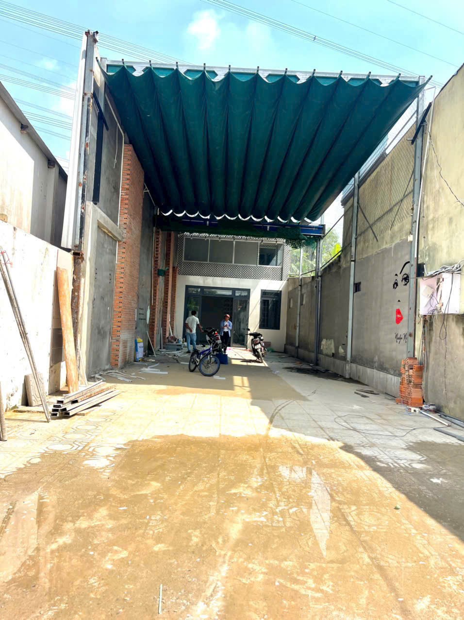 Nhà mặt tiền Lê Thị Bay, xã Tân Thạnh Đông dt 329m2 2 lầu 7pn 3wc giá 5,5 tỷ