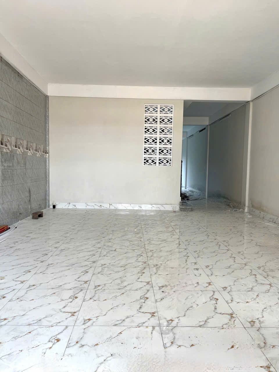 Nhà mặt tiền Lê Thị Bay, xã Tân Thạnh Đông dt 329m2 2 lầu 7pn 3wc giá 5,5 tỷ 3