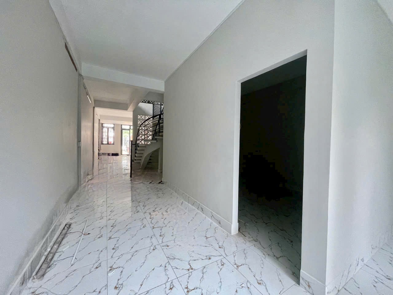 Nhà mặt tiền Lê Thị Bay, xã Tân Thạnh Đông dt 329m2 2 lầu 7pn 3wc giá 5,5 tỷ 5