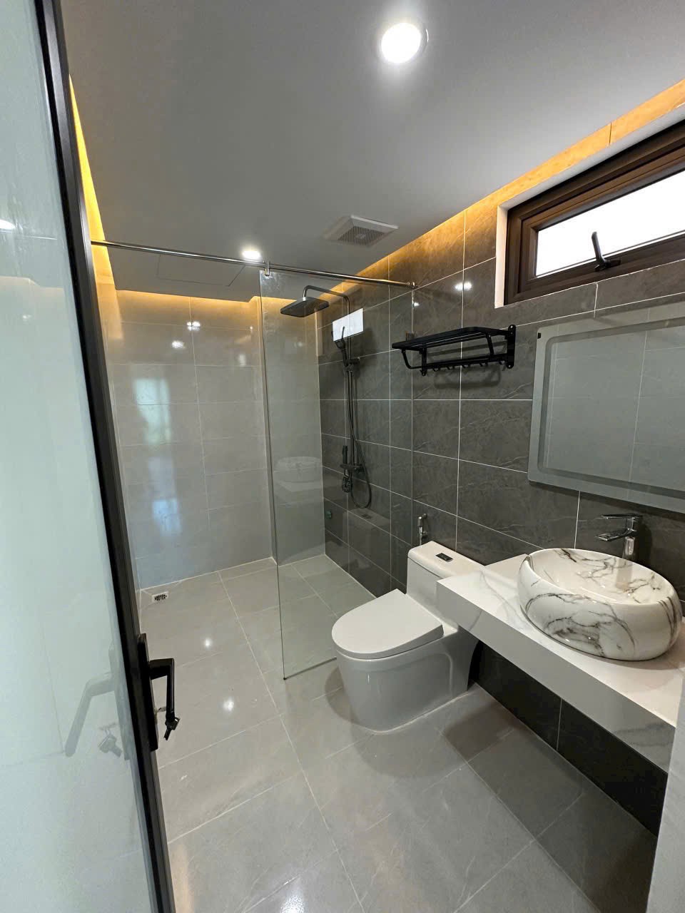 HIẾM!SIÊU PHẨM LÔ GÓC 52m,  6 TẦNG – THANG MÁY – Ô TÔ VÀO NHÀ – THẠCH BÀN – 8,5 TỶ 5